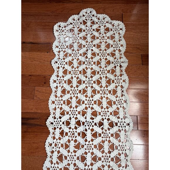Hand-Crocheted Ivory Runner Rectangular Lace Floral Design 46"x14" Intricate Pat - Picture 4 of 10